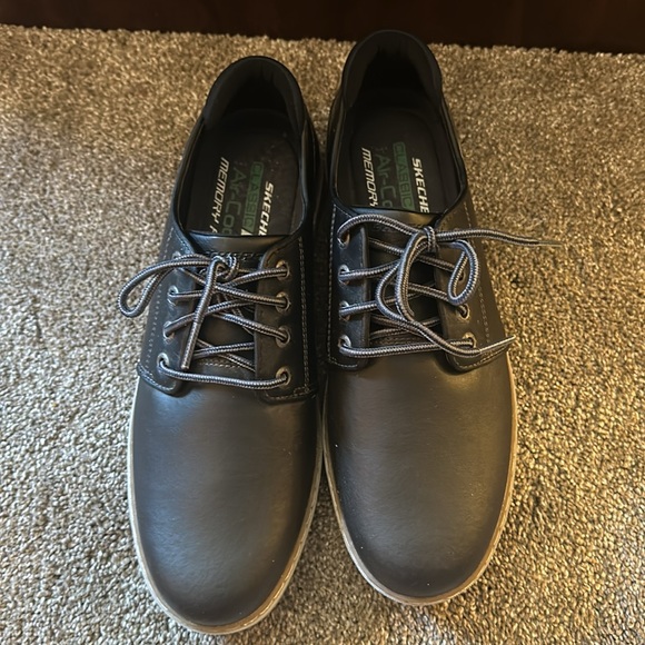 Skechers Men’s Shoes - Picture 2 of 4
